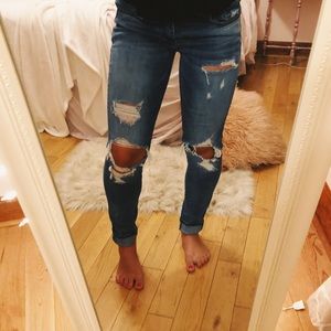 🌟American Eagle low rise ripped skinny jeans🌟
